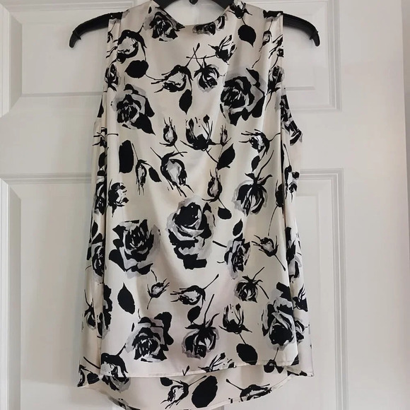 ST JOHN Silk Floral Draped Pleated Flowy V Neck Sleeveless Pullover Top Blouse M - Picture 3 of 4